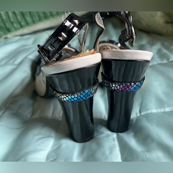 Iridescent rainbow snakeskin Pumps - Picture 3 of 11